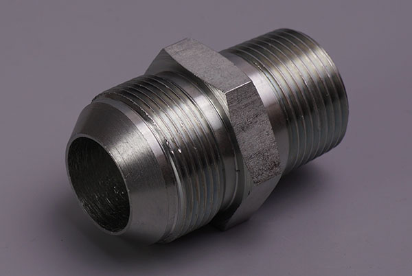 55° Tapered screw thread flared end straight-through